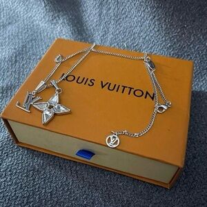 Vintage Louis Vuitton Silver LV Logo & Flower Necklace 46cm